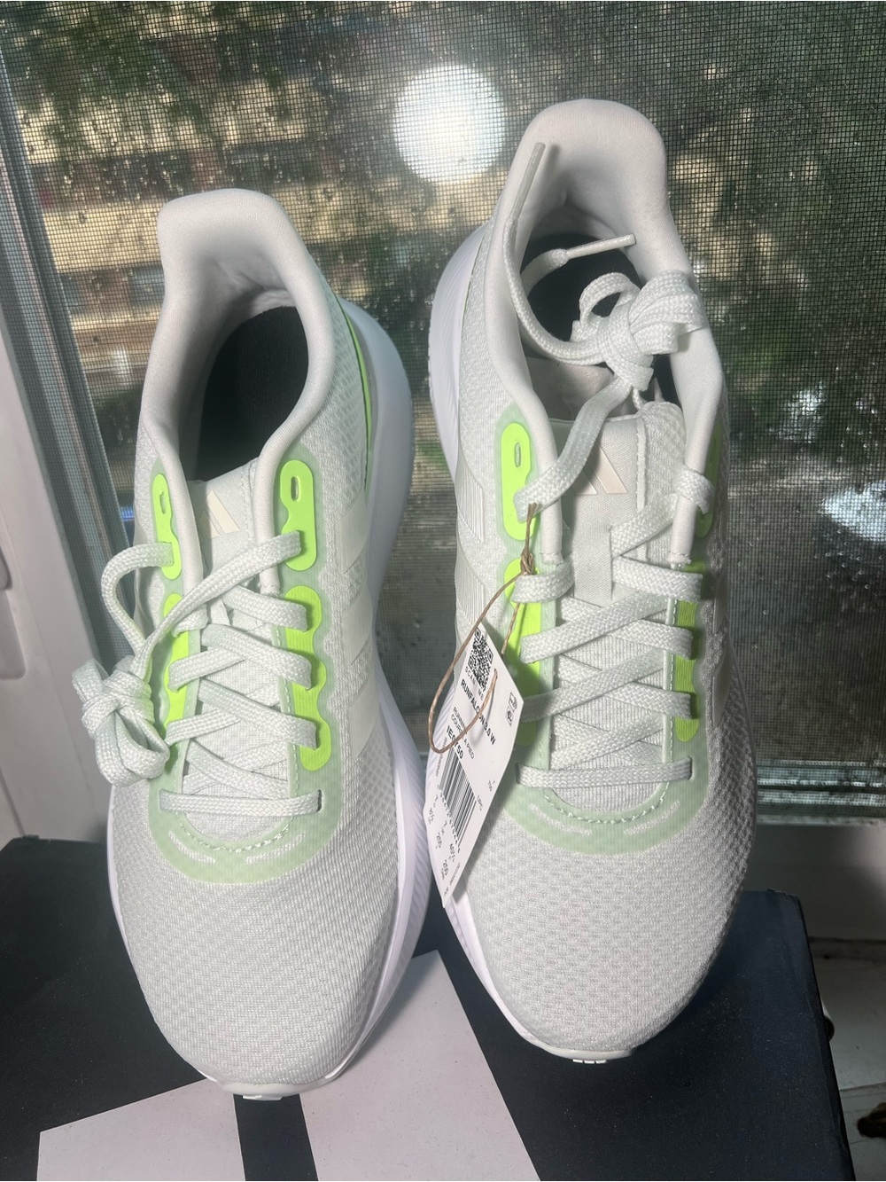 Adidas runfalcon 3.0 women size 8.5 white neon green w/ cloudfoam